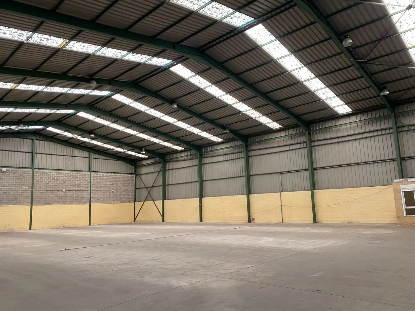 Vista exterior de Nave industrial en venta en Camargo