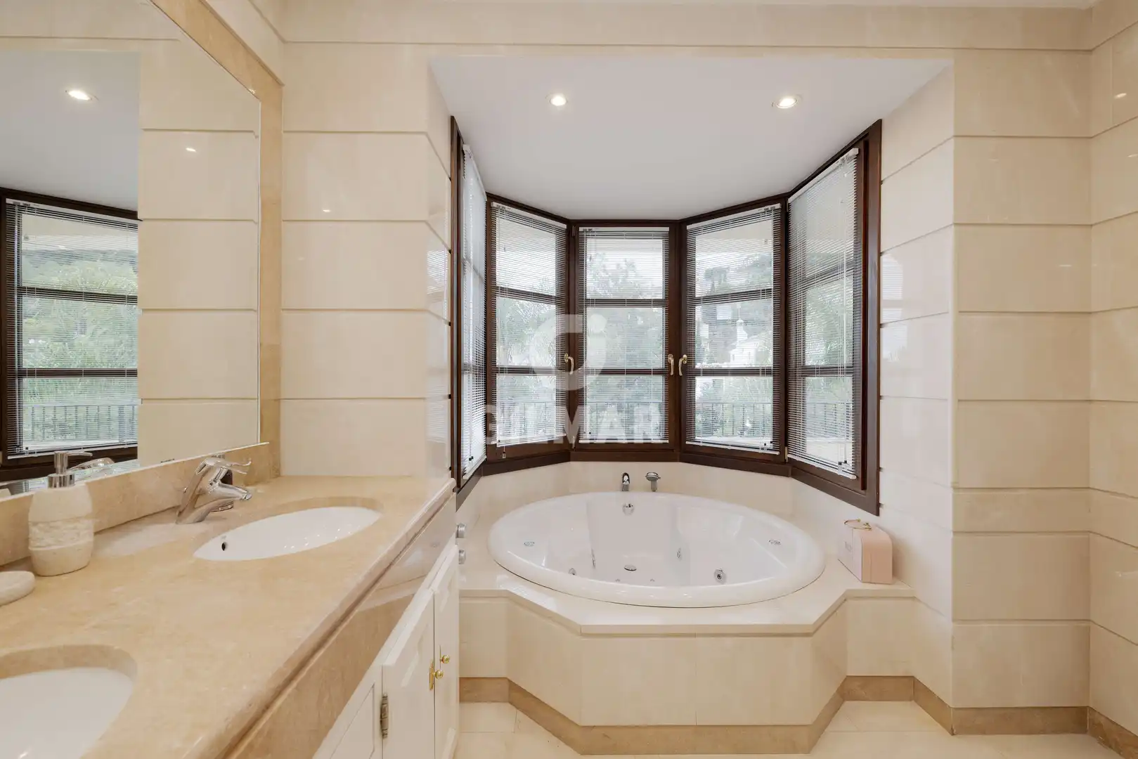 Baño de Casa o chalet en venta en Benahavís con Calefacción, Jardín privado y Piscina