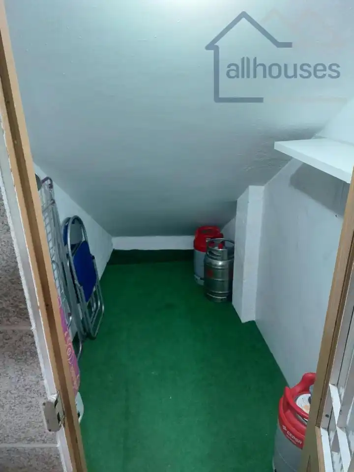 Casa o chalet de alquiler en Vigo  con Calefacción, Jardín privado y Trastero