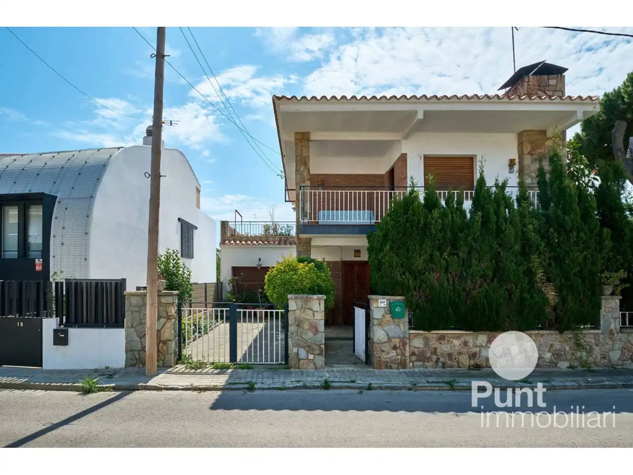 Vista exterior de Casa o chalet en venta en Premià de Dalt con Piscina