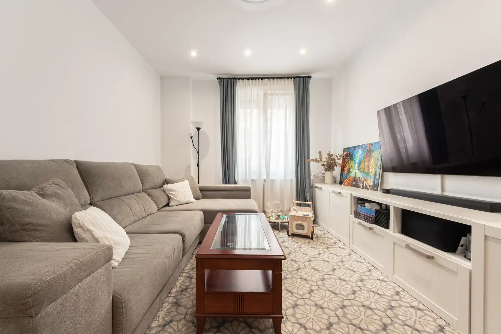 Living room of Flat for sale in Bilbao   with Heating, Parquet flooring and Furnished