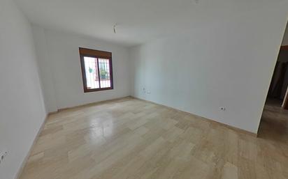 Bedroom of Flat to rent in Estepona