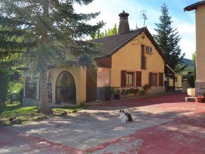 Vista exterior de Casa o xalet en venda en Jaca amb Aire condicionat, Terrassa i Balcó