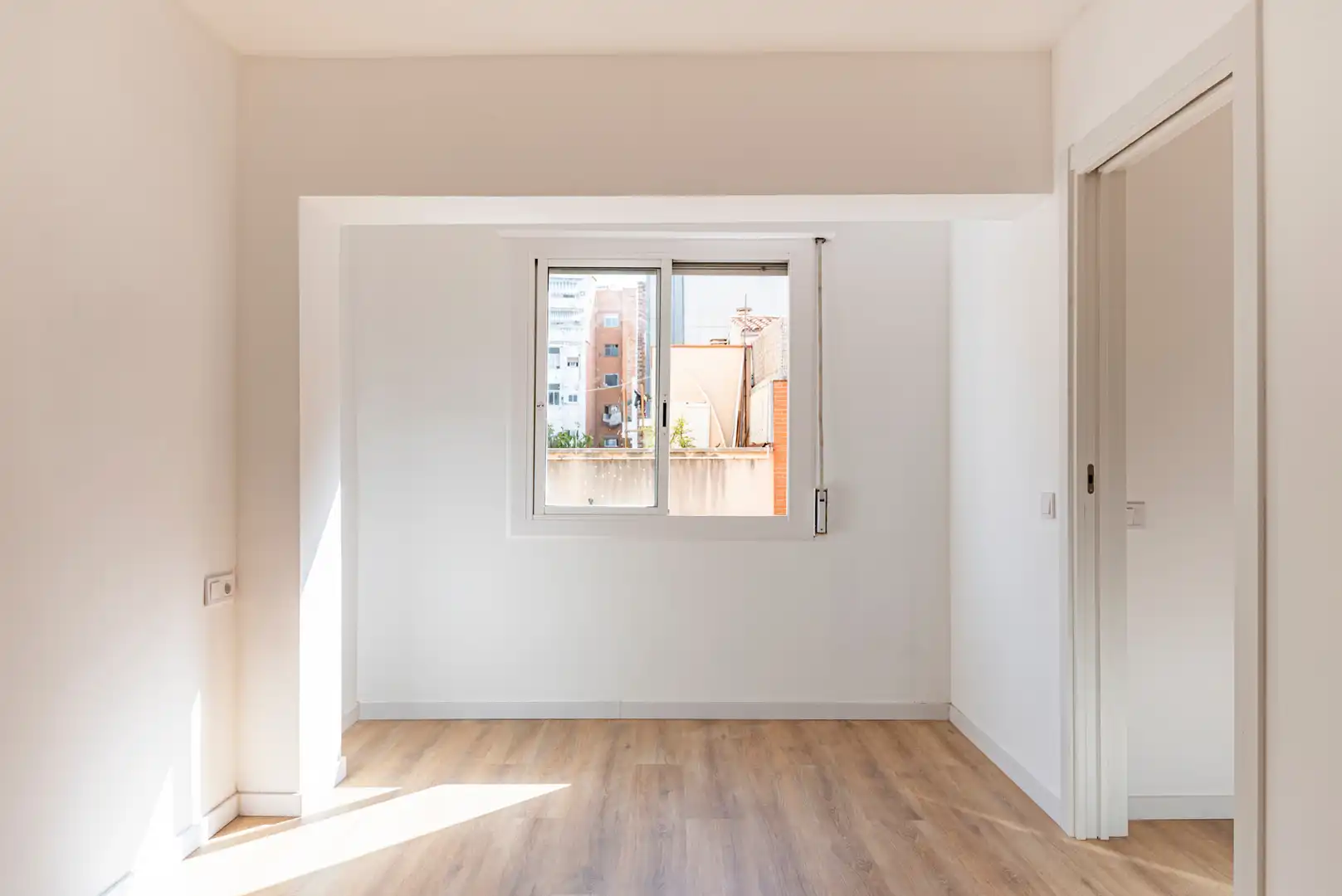 Bedroom of Flat for sale in L'Hospitalet de Llobregat  with Air Conditioner, Heating and Parquet flooring