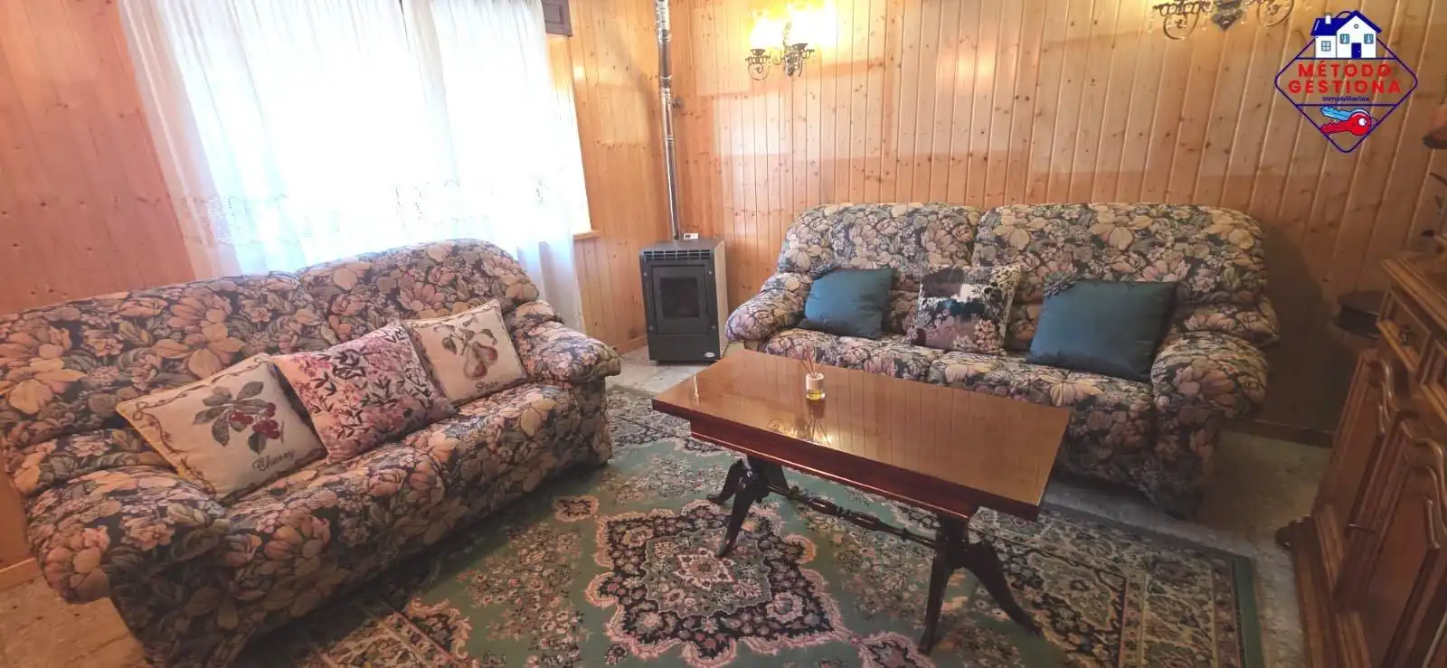 Sala d'estar de Casa o xalet en venda en Cabuérniga amb Balcó
