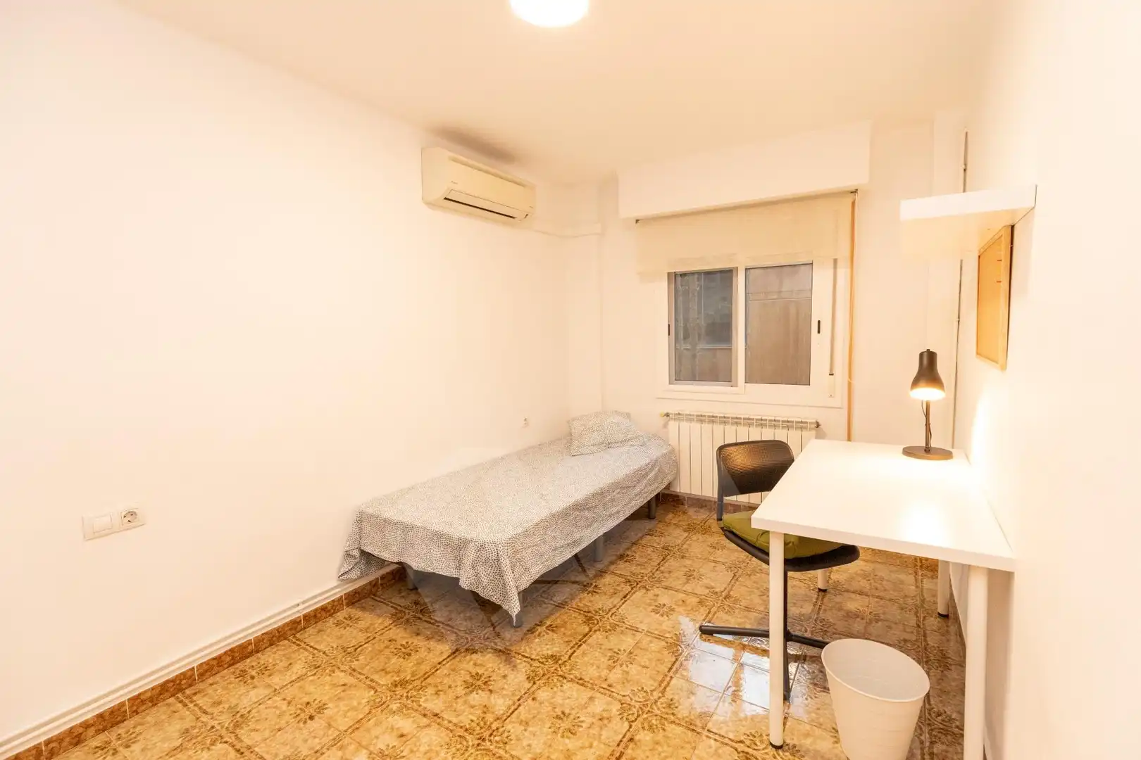 Habitación de Piso de alquiler en Tarragona con Aire acondicionado, Calefacción y Terraza
