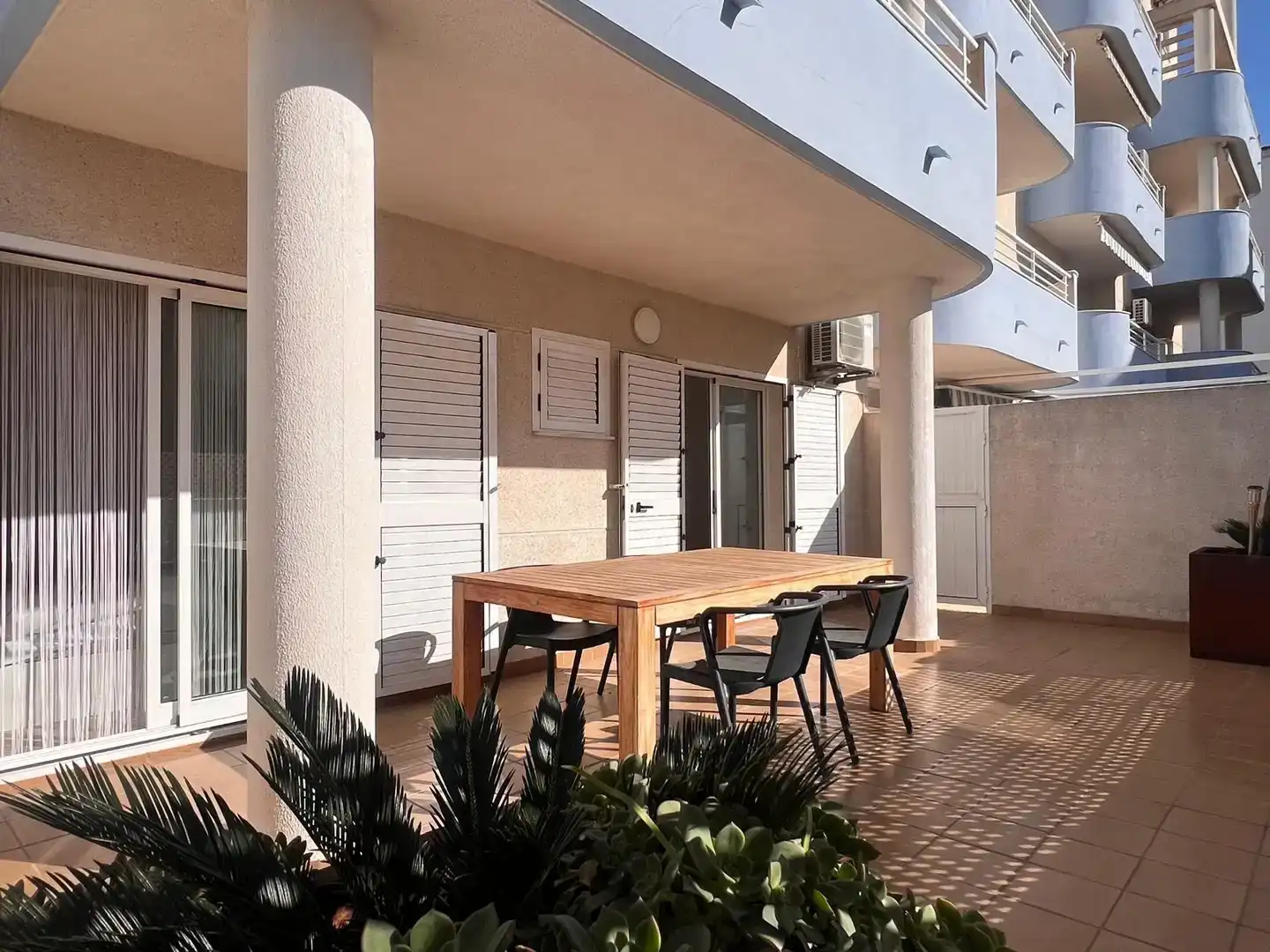 Terrasse von Wohnungen zum Verkauf in Piles mit Klimaanlage, Schwimmbad und Balkon