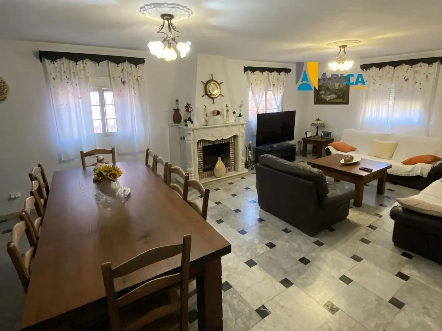 Sala d'estar de Casa o xalet en venda en La Línea de la Concepción amb Traster