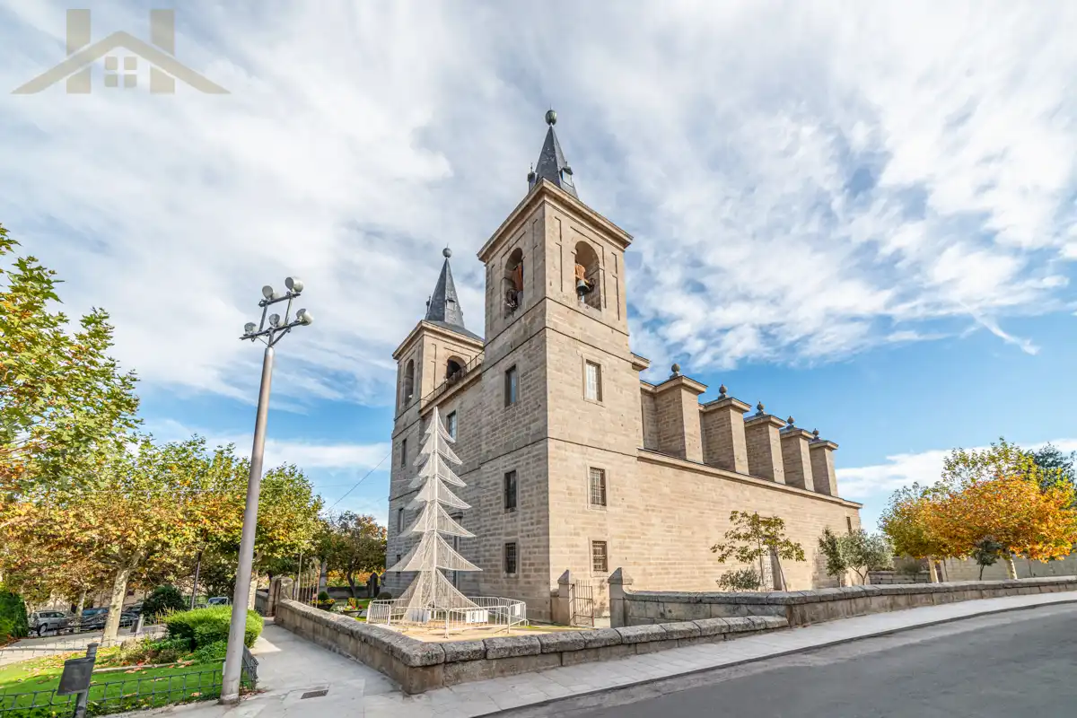 Vista exterior de Pis en venda en El Escorial amb Aire condicionat, Calefacció i Parquet