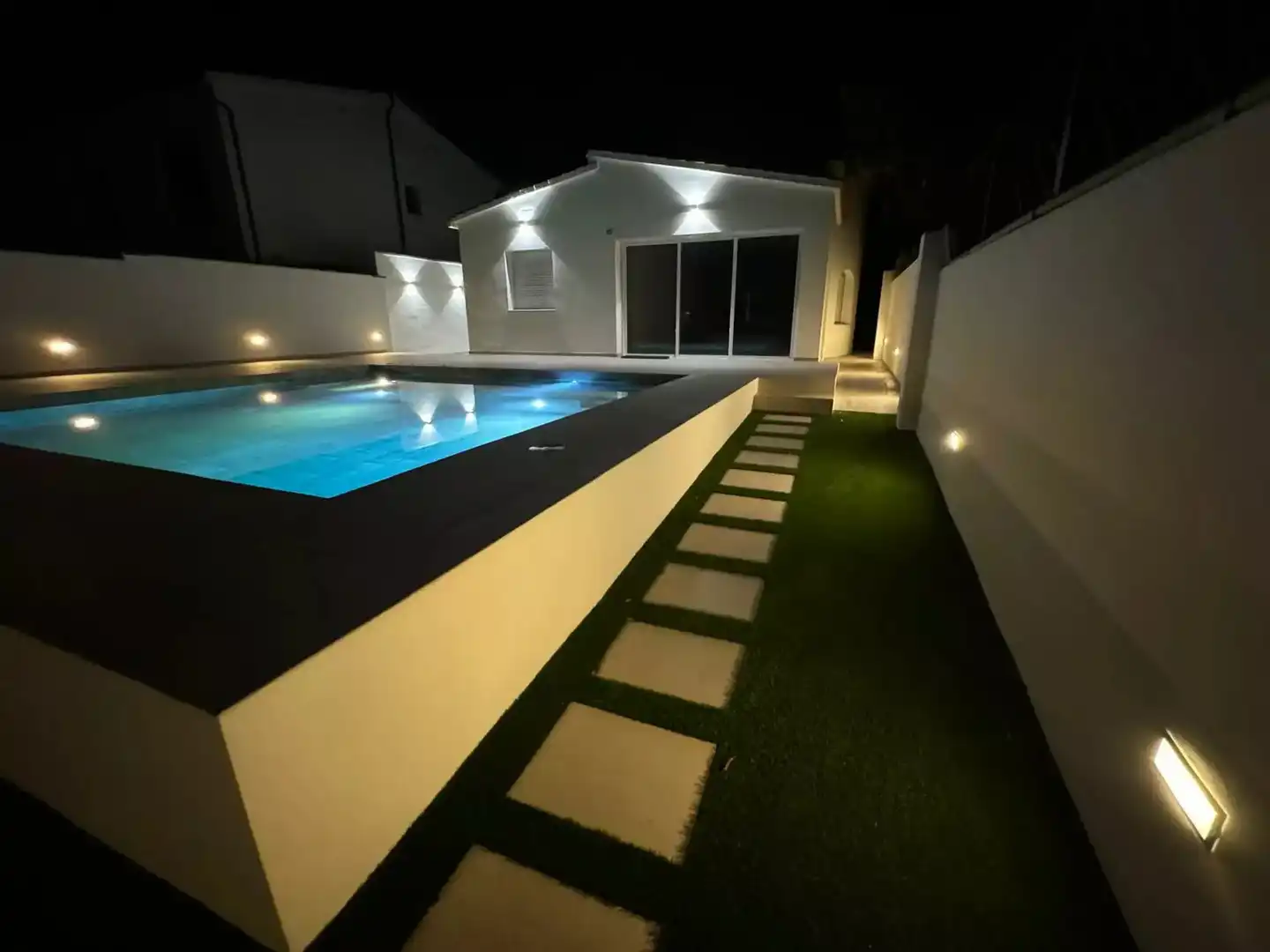 Piscina de Casa o xalet en venda en Empuriabrava amb Aire condicionat, Calefacció i Jardí privat