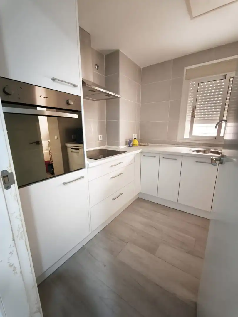 Cocina de Piso de alquiler en Sevilla con Aire acondicionado, Calefacción y Amueblado