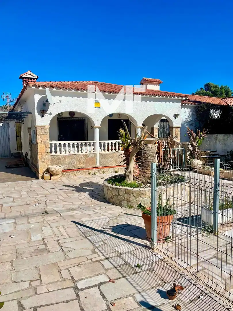 Chalet en venta en Miami Platja