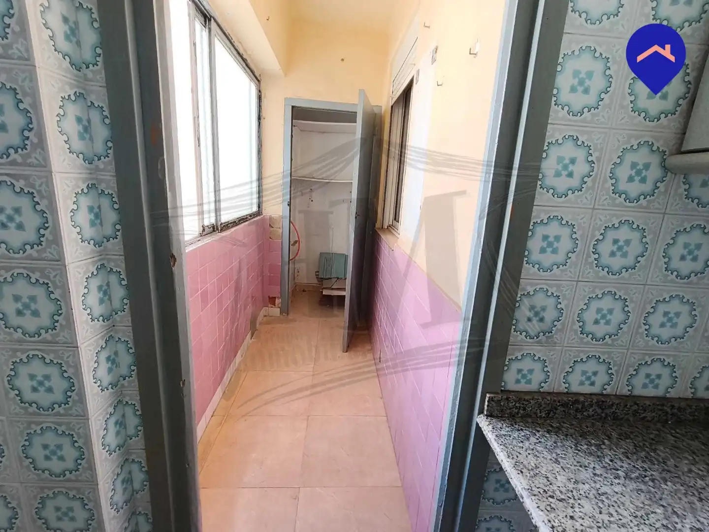 Piso en venta en Valencia con Calefacción, Terraza y Alarma