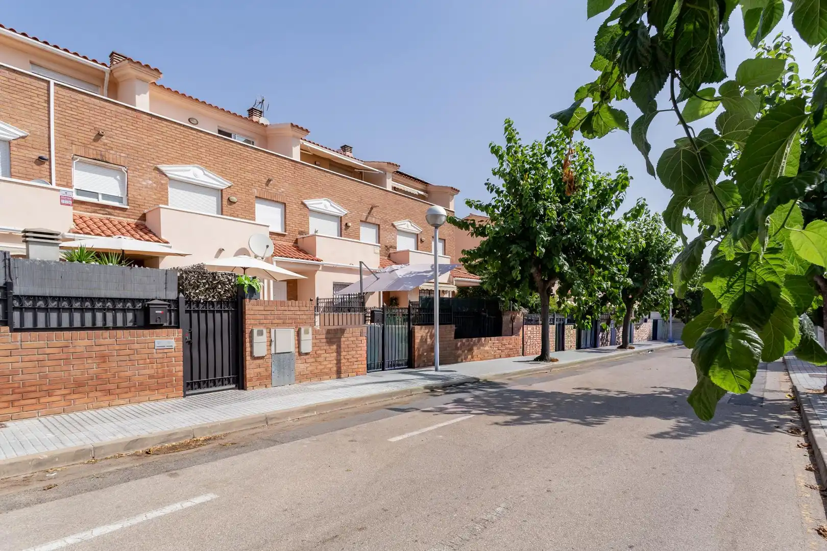 Vista exterior de Casa adosada en venda en Salou amb Aire condicionat, Calefacció i Jardí privat