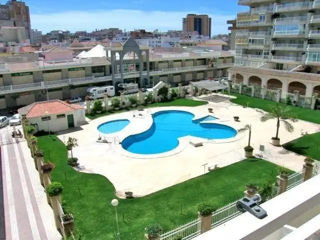 Schwimmbecken von Wohnungen zum Verkauf in Fuengirola mit Gemeinschaftspool
