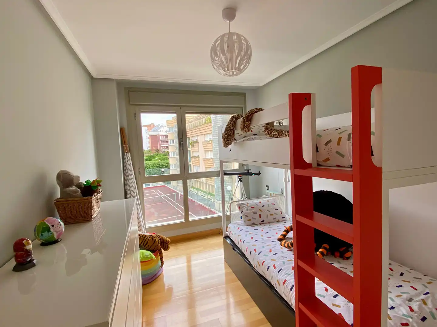 Habitación de Piso de alquiler en Castro-Urdiales con Calefacción, Terraza y Amueblado