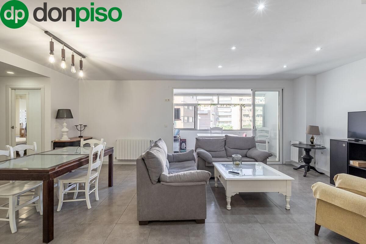 Sala de estar de Piso en venta en  Granada Capital