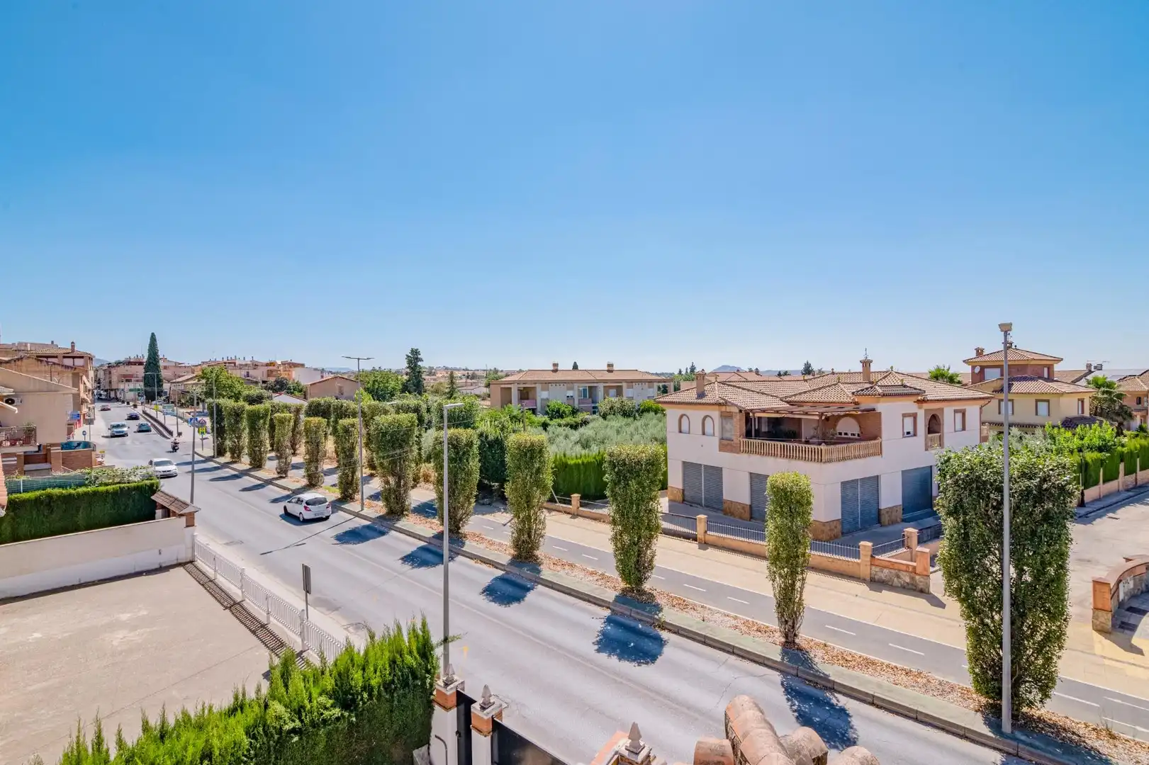 Vista exterior de Casa adosada en venda en Ogíjares amb Calefacció i Terrassa