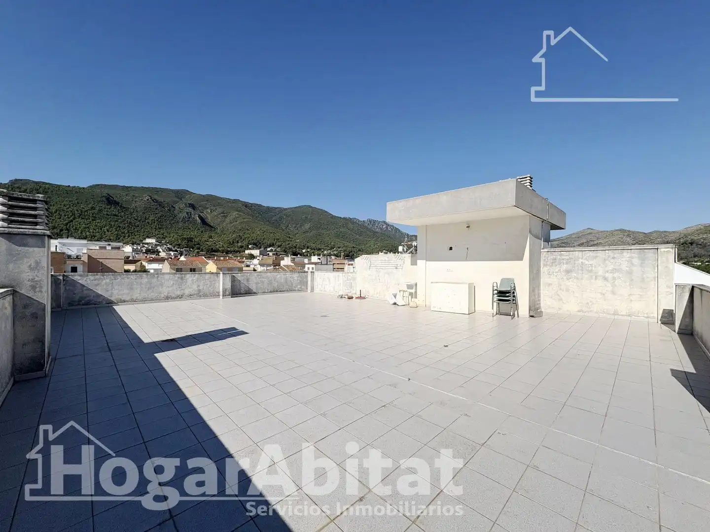Vista exterior de Àtic en venda en Vilallonga / Villalonga amb Terrassa, Balcó i Piscina comunitària