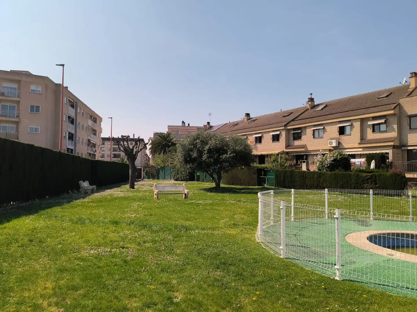 Jardí de Casa adosada en venda en Utebo amb Aire condicionat, Calefacció i Jardí privat