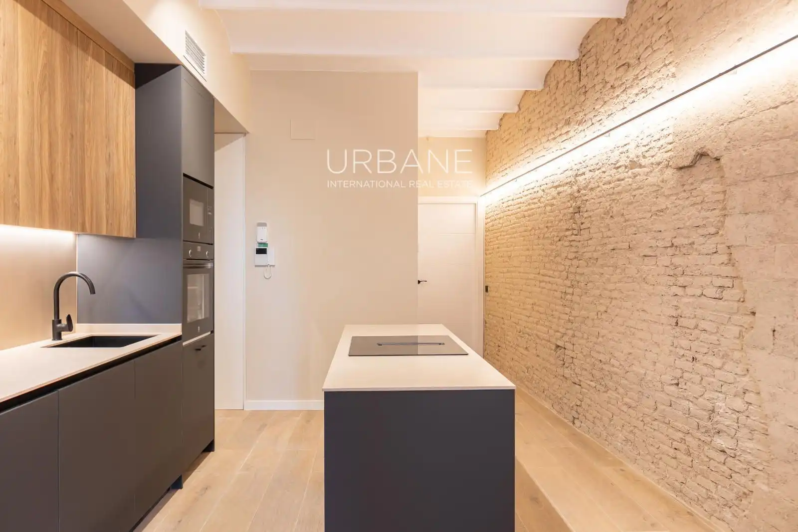 Küche von Wohnung zum Verkauf in Barcelona mit Klimaanlage, Heizung und Parkett