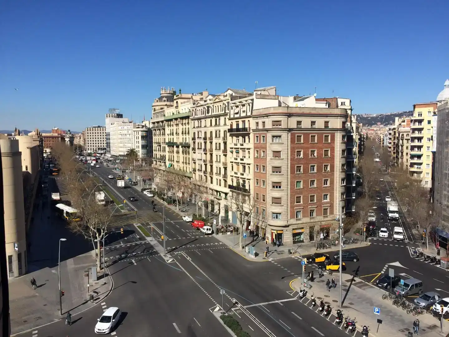 Vista exterior de Ático para compartir en Barcelona con Aire acondicionado, Amueblado y Horno