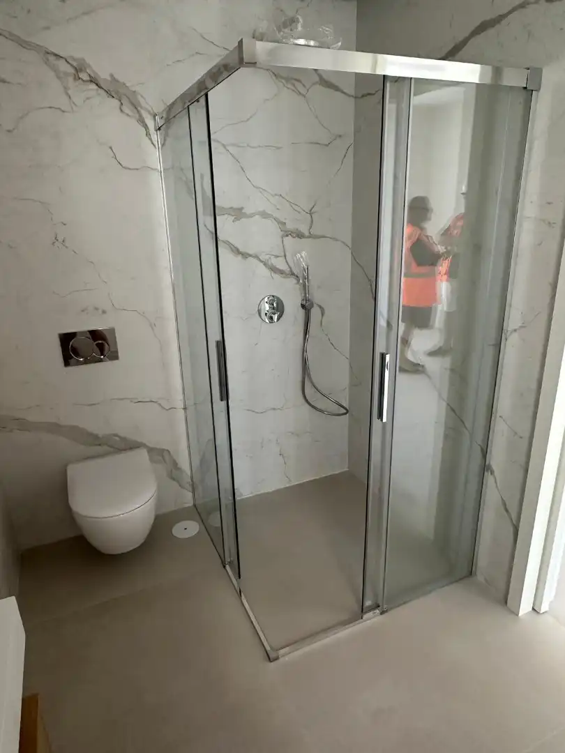 Bathroom of Flat for sale in Marbella  with Air Conditioner, Terrace and Internet