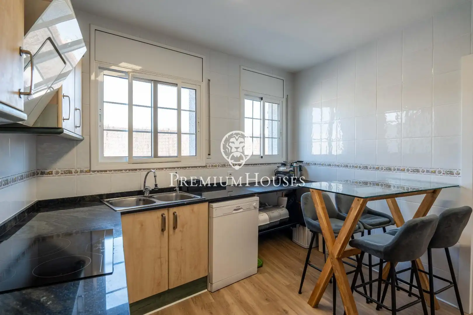 Kitchen of Detached homes for sale in Vilanova i la Geltrú  with Air Conditioner, Heating and Storage room