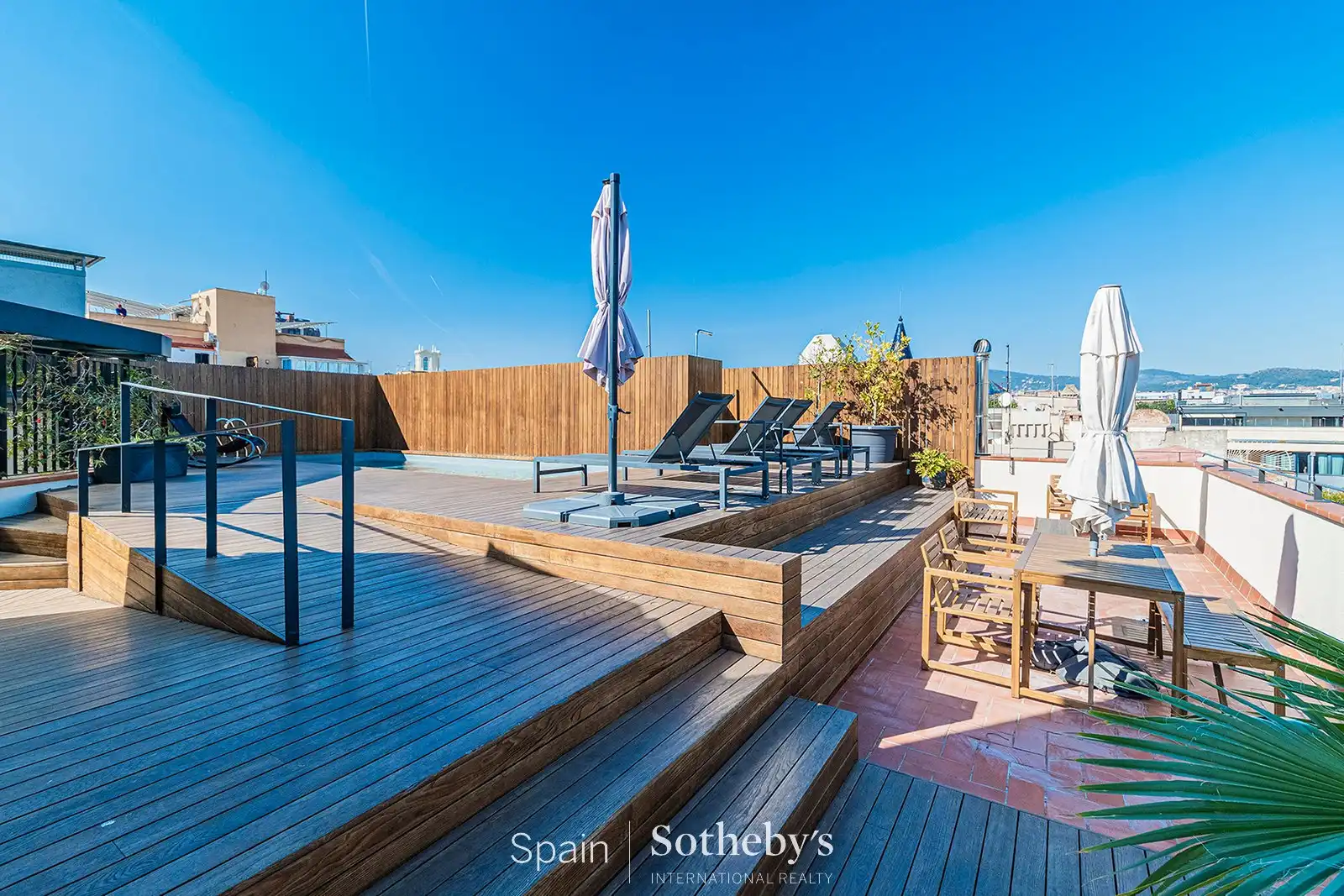Terrasse von Wohnungen zum Verkauf in Barcelona mit Klimaanlage, Heizung und Abstellraum