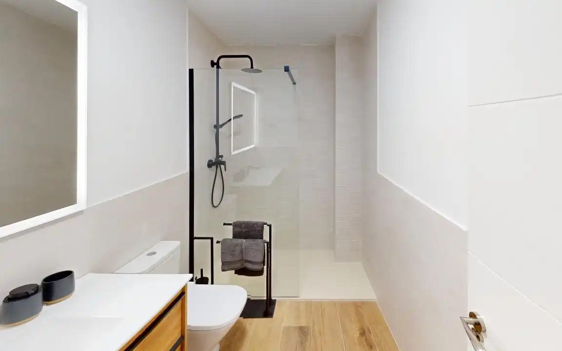 Badezimmer von Wohnung zum Verkauf in Málaga mit Klimaanlage, Heizung und Möbliert