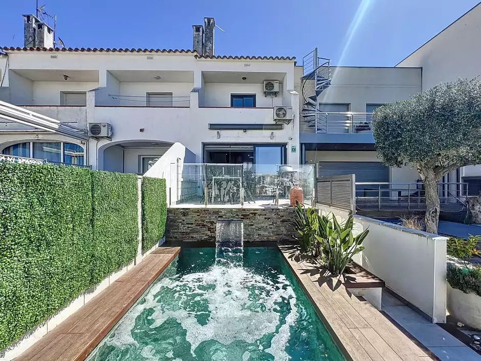 Piscina de Casa o xalet en venda en Empuriabrava amb Aire condicionat, Piscina i Moblat