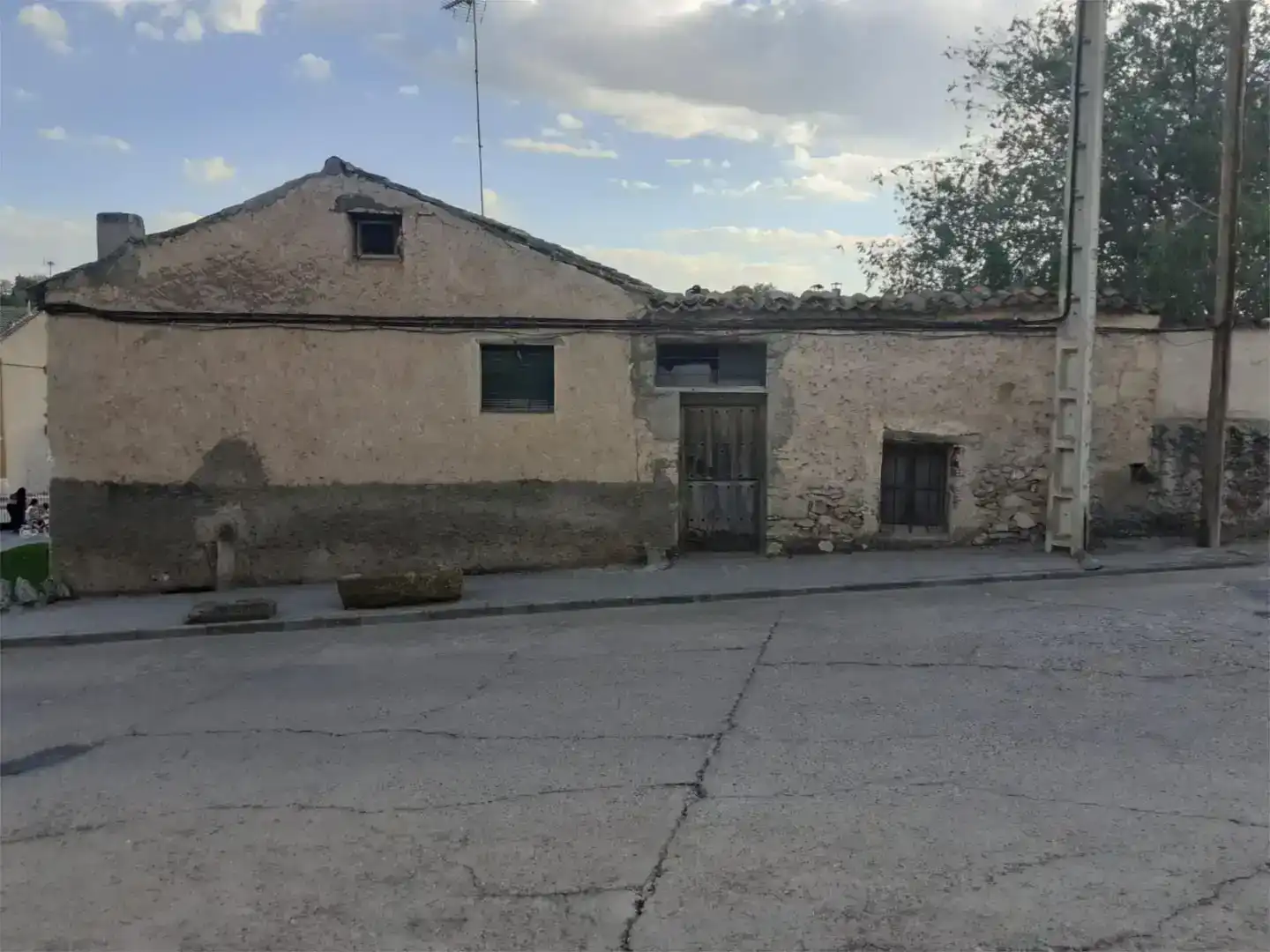 Vista exterior de Casa adosada en venda en Turégano amb Balcó