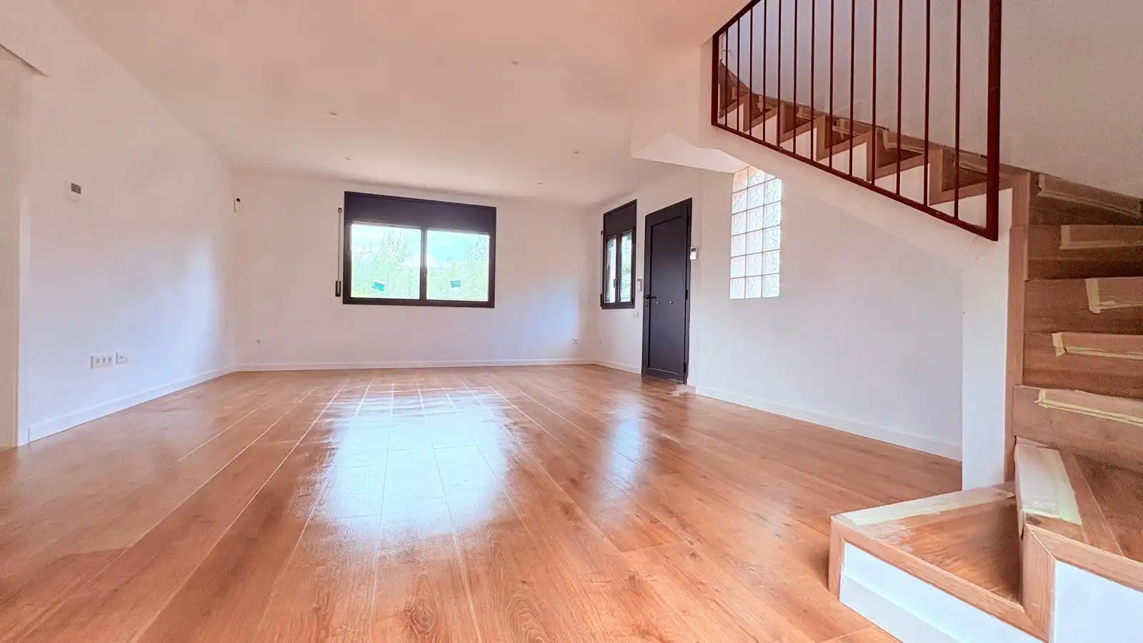 Sala de estar de Casa o chalet en venta en Castellar del Vallès con Calefacción, Parquet y Terraza