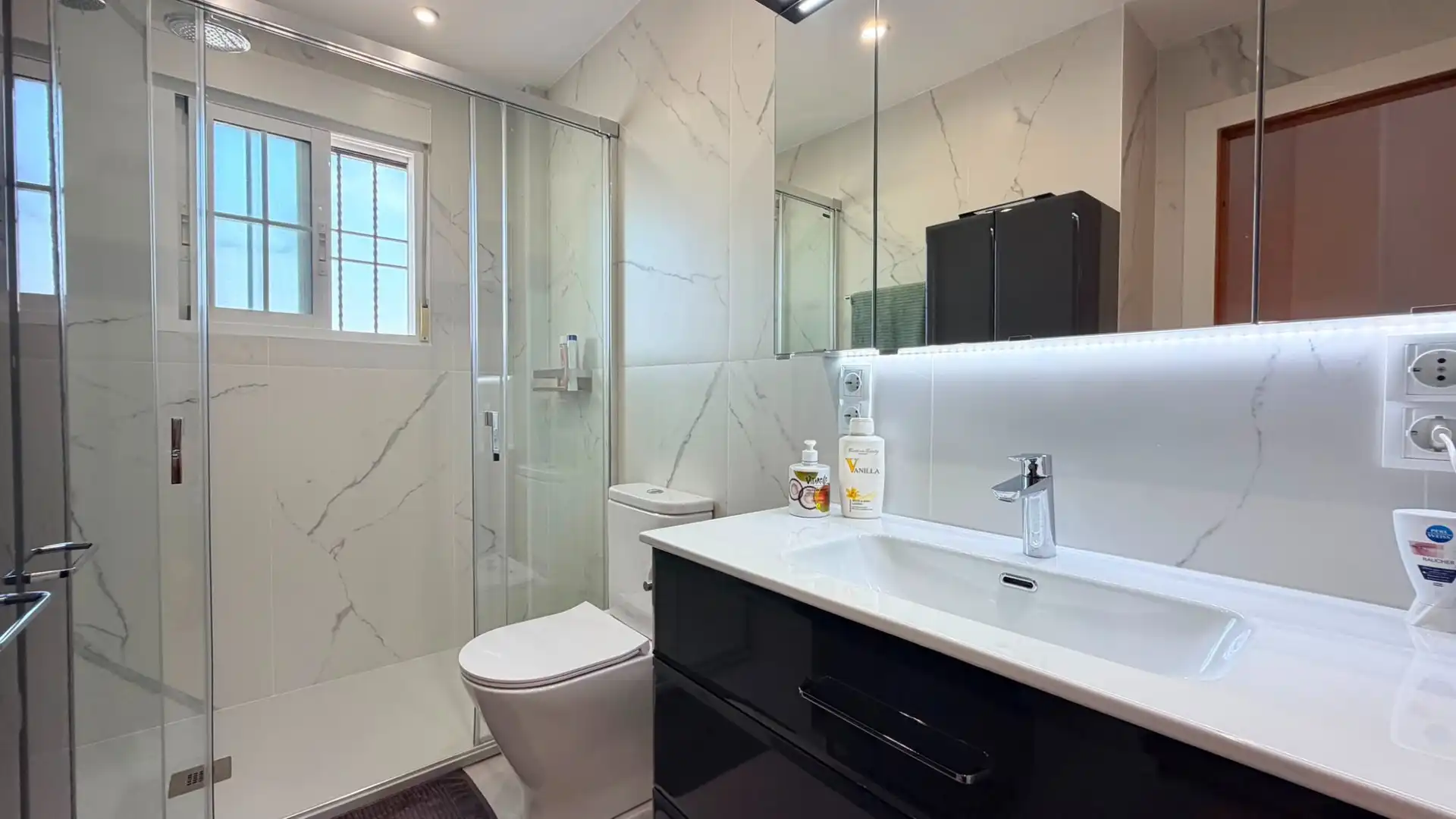 Bathroom of Detached homes for sale in Orihuela  with Air Conditioner, Private garden and Terrace
