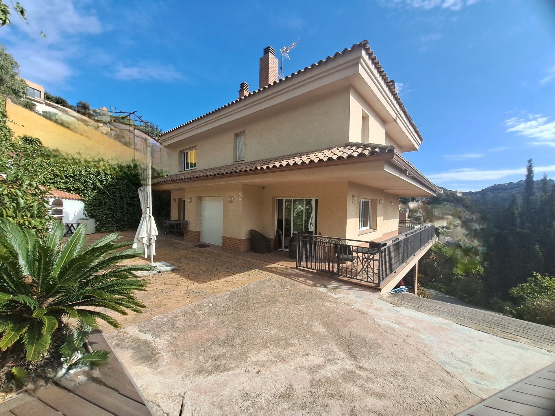 Vista exterior de Casa o xalet en venda en Sant Fost de Campsentelles amb Aire condicionat, Calefacció i Jardí privat