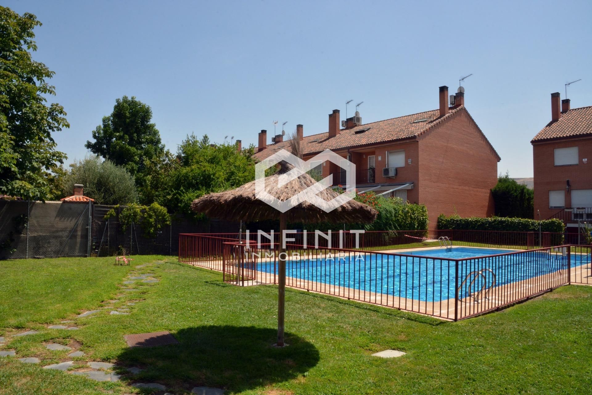 Jardín de Casa adosada en venta en Alcalá de Henares con Calefacción, Jardín privado y Terraza
