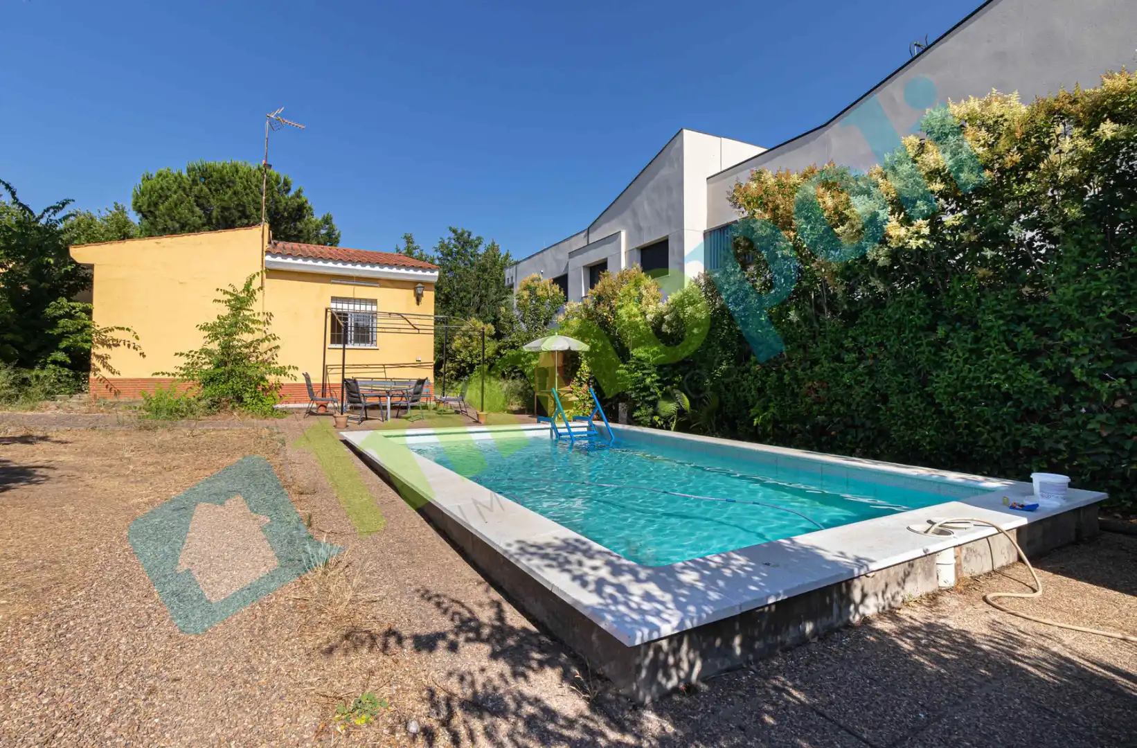 Piscina de Casa o xalet en venda en Badajoz amb Aire condicionat, Jardí privat i Terrassa