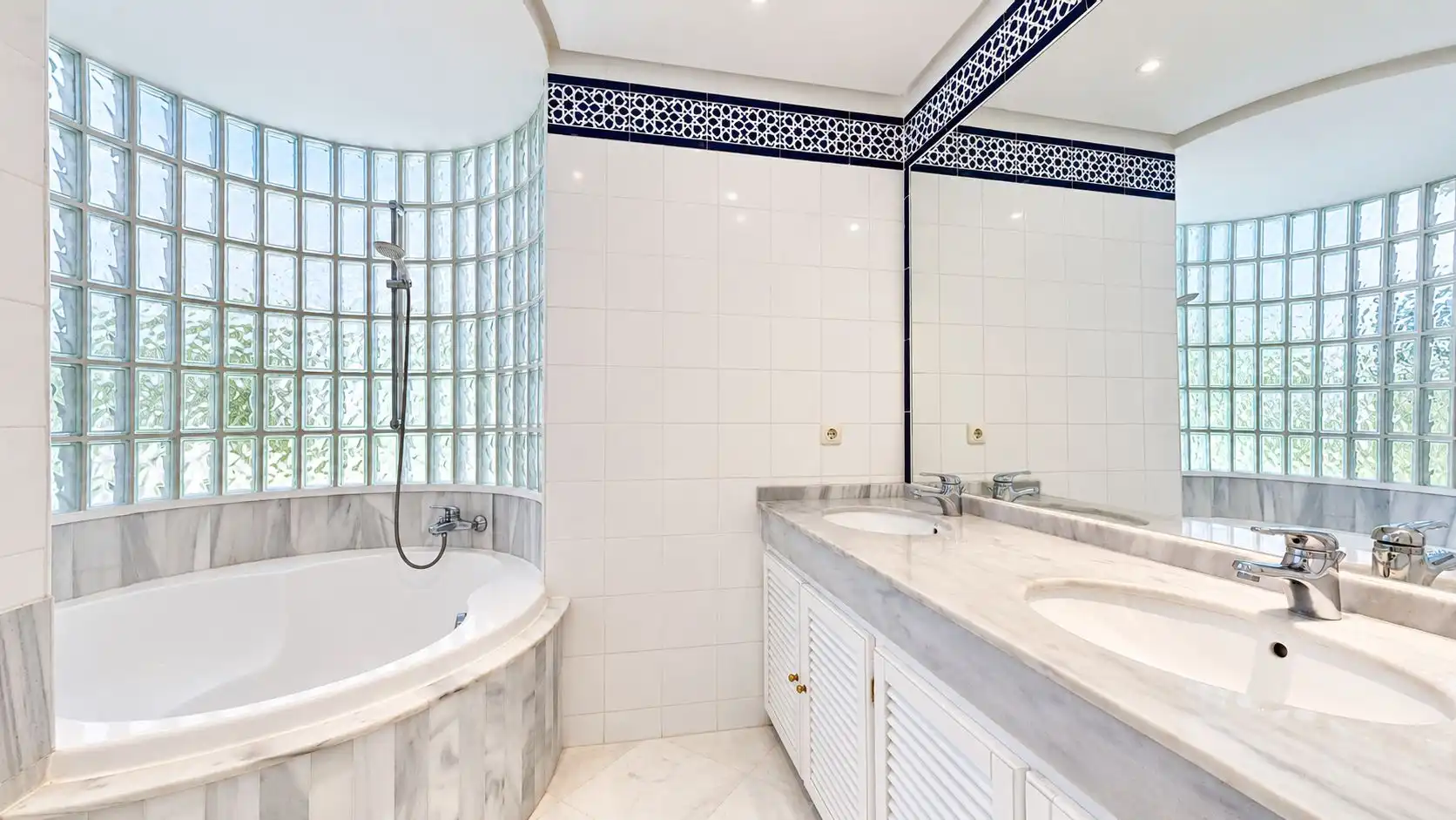 Bany de Apartament en venda en La Mairena