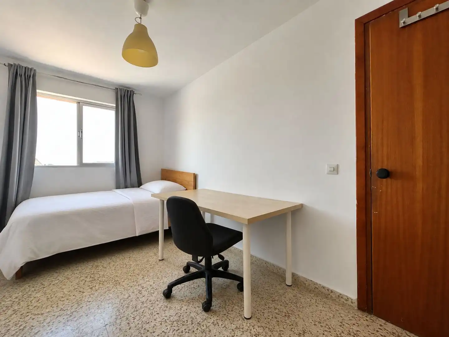Dormitori de Apartament en venda en Málaga amb Aire condicionat, Balcó i Internet