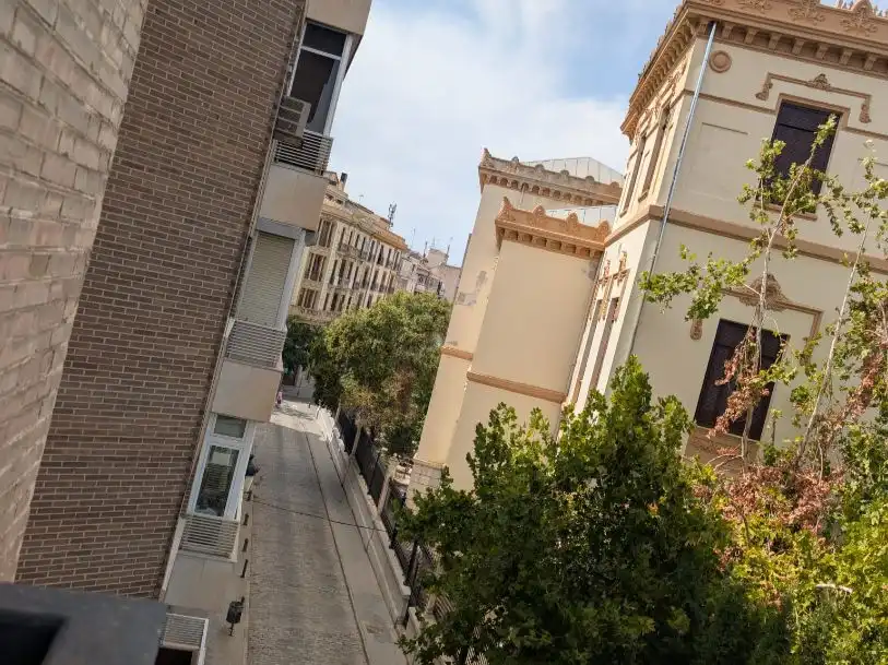Vista exterior de Oficina de lloguer en Granada amb Aire condicionat, Calefacció i Moblat