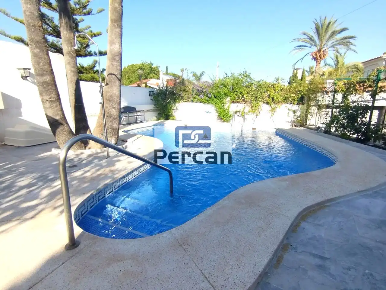 Piscina de Casa o xalet en venda en El Campello amb Aire condicionat, Jardí privat i Terrassa