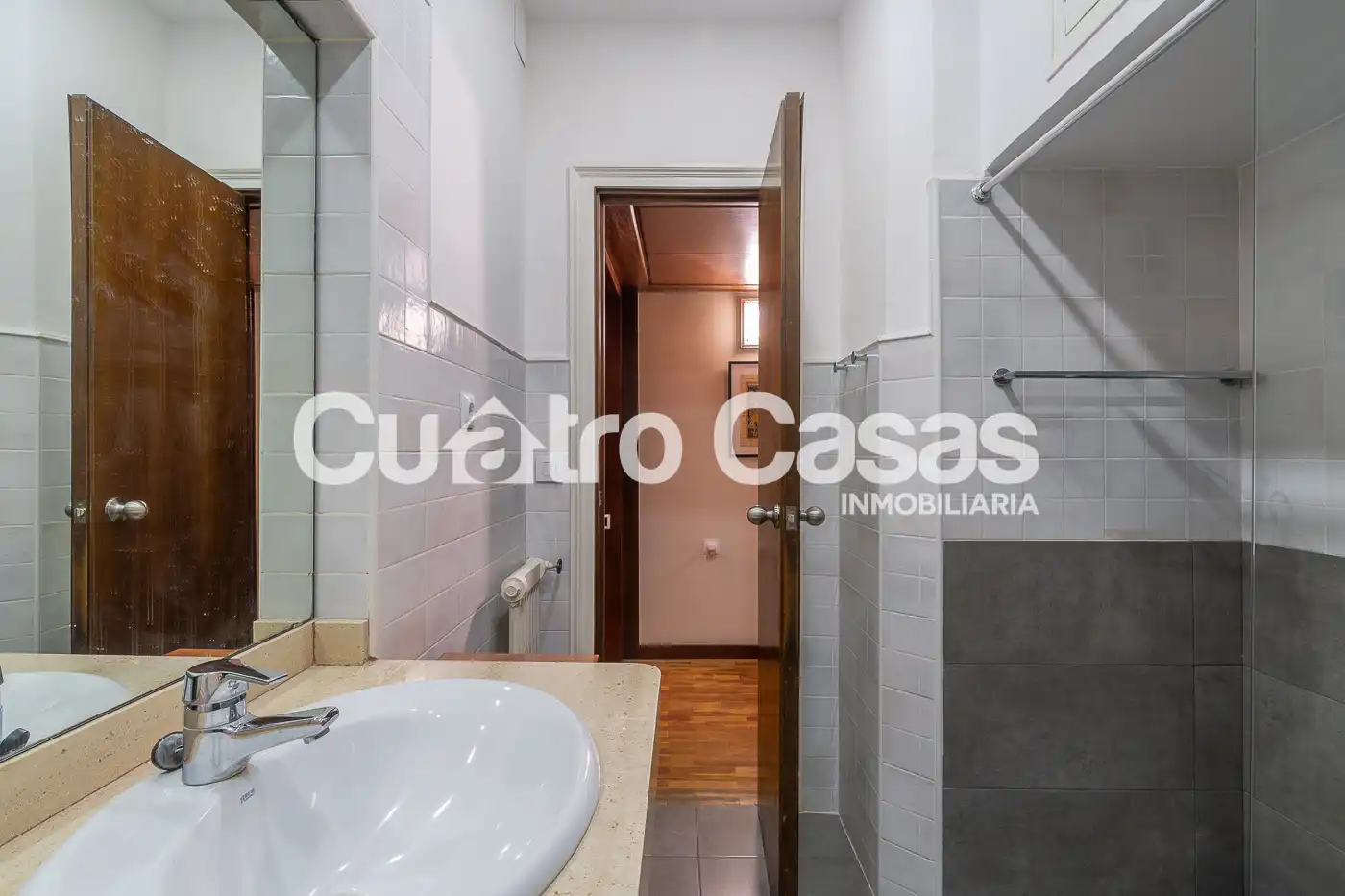 Bathroom of Flat for sale in Barcelona  with Air Conditioner, Heating and Parquet flooring