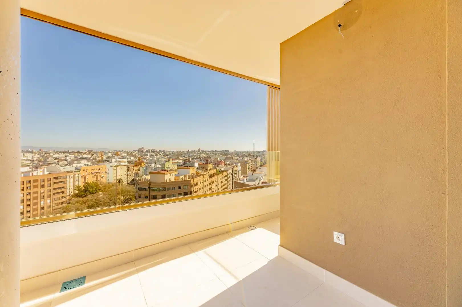Terrasse von Wohnung zur Miete in Valencia mit Klimaanlage, Heizung und Privatgarten