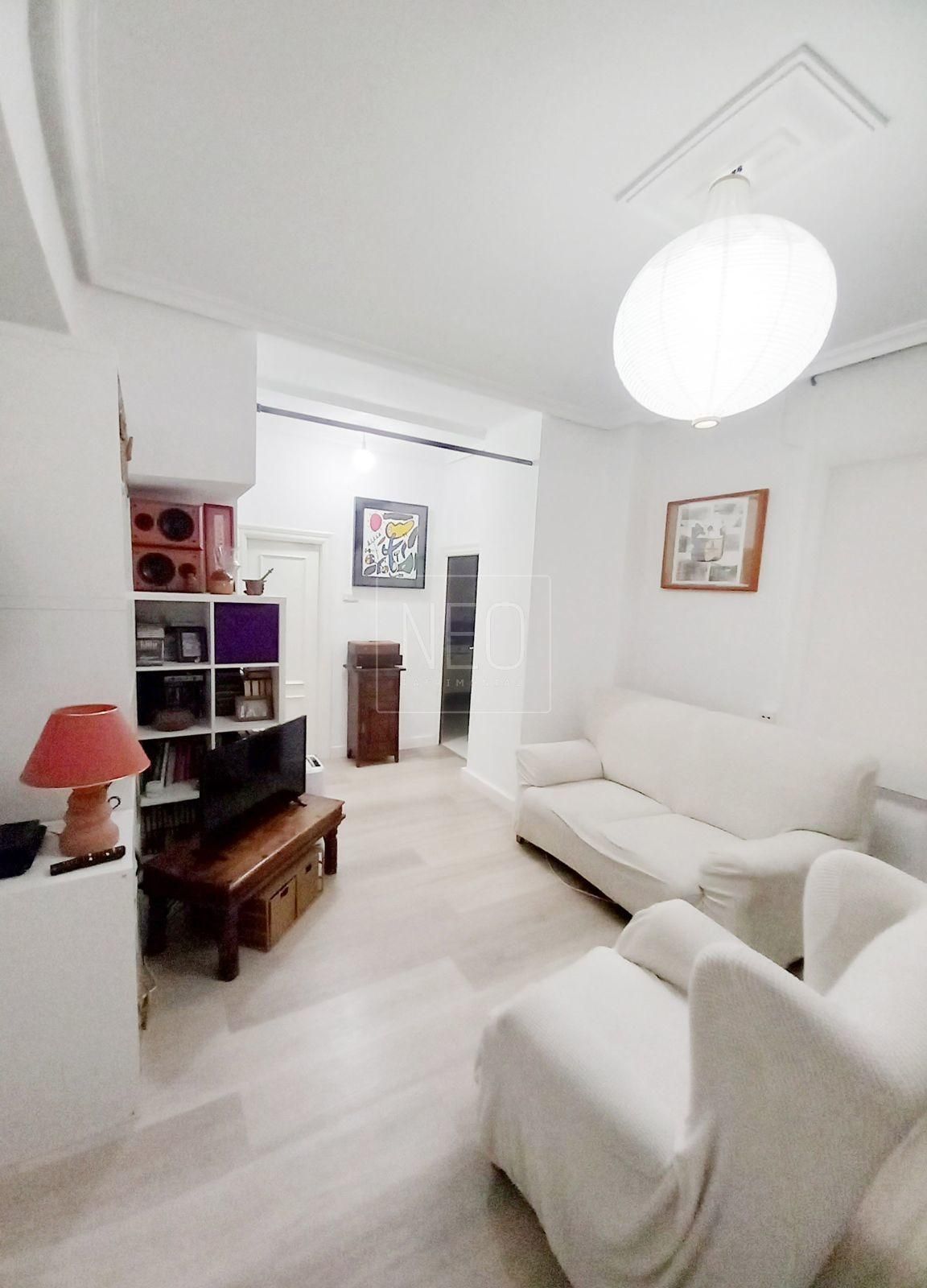 Sala d'estar de Planta baixa en venda en Oviedo  amb Calefacció i Traster