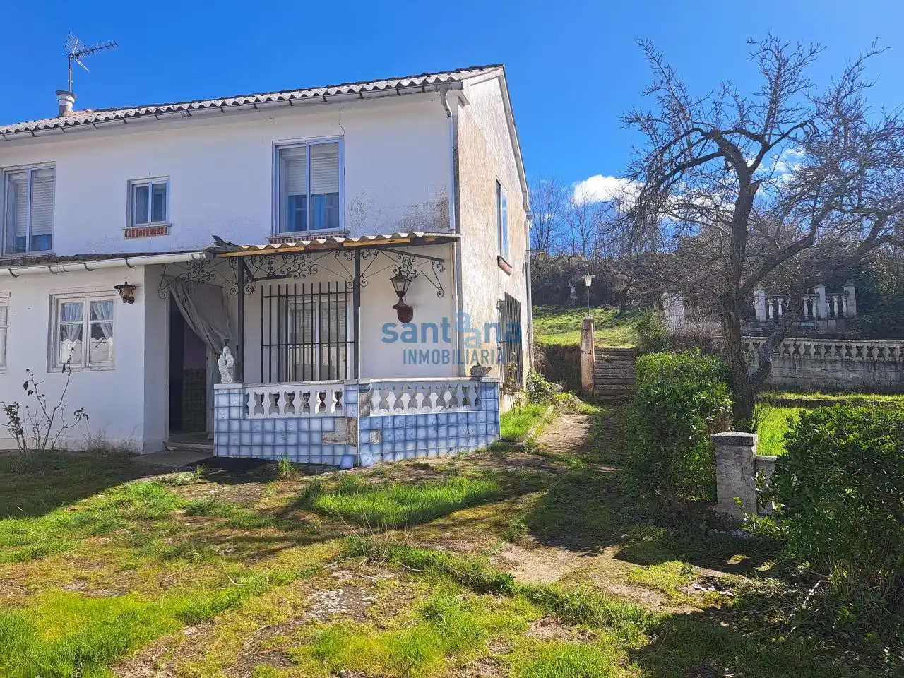 Vista exterior de Casa o xalet en venda en Gradefes amb Calefacció, Jardí privat i Traster