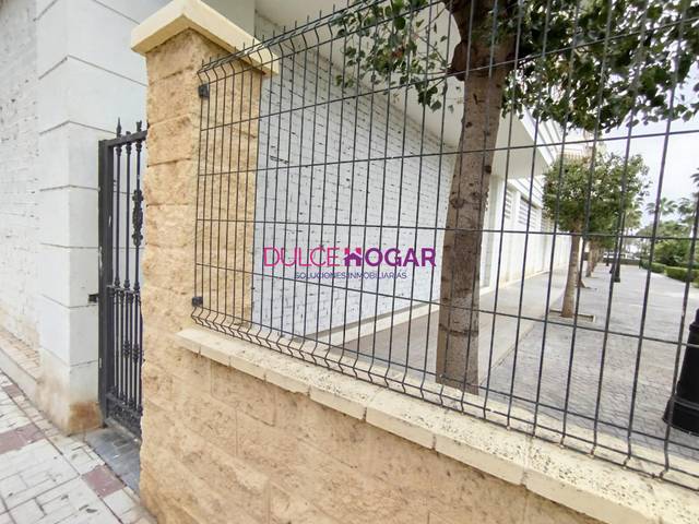 Local comercial en Venta en Avenida Avenida de Sor Teresa Prat en Los Guindos - Parque Mediterráneo - Santa Paula