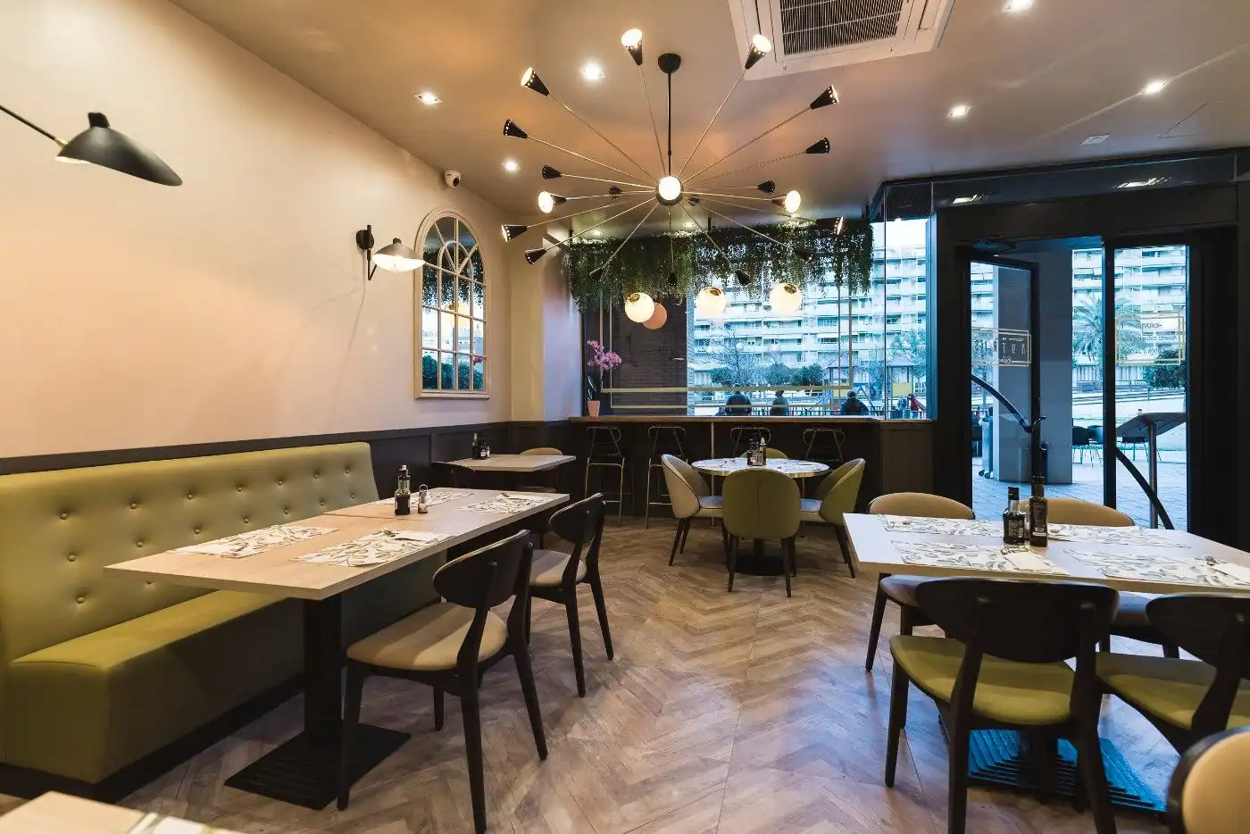 Comedor de Local en traspaso en Badalona con Aire acondicionado, Calefacción y Amueblado