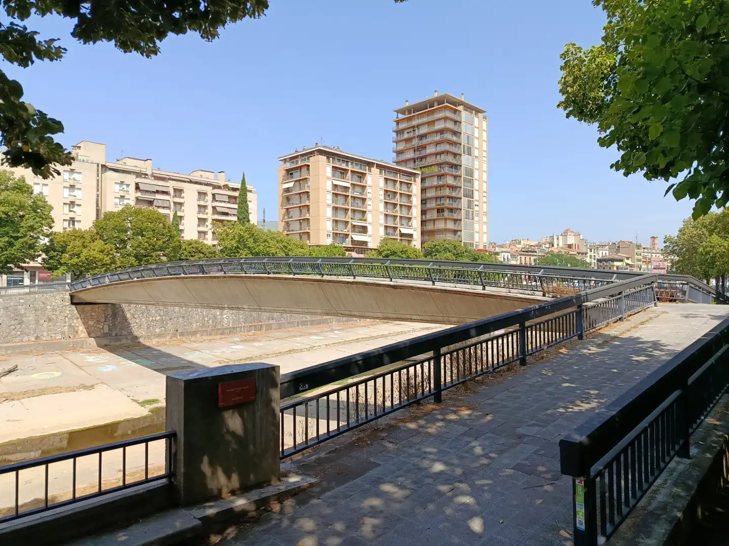 Vista exterior de Local de lloguer en Girona