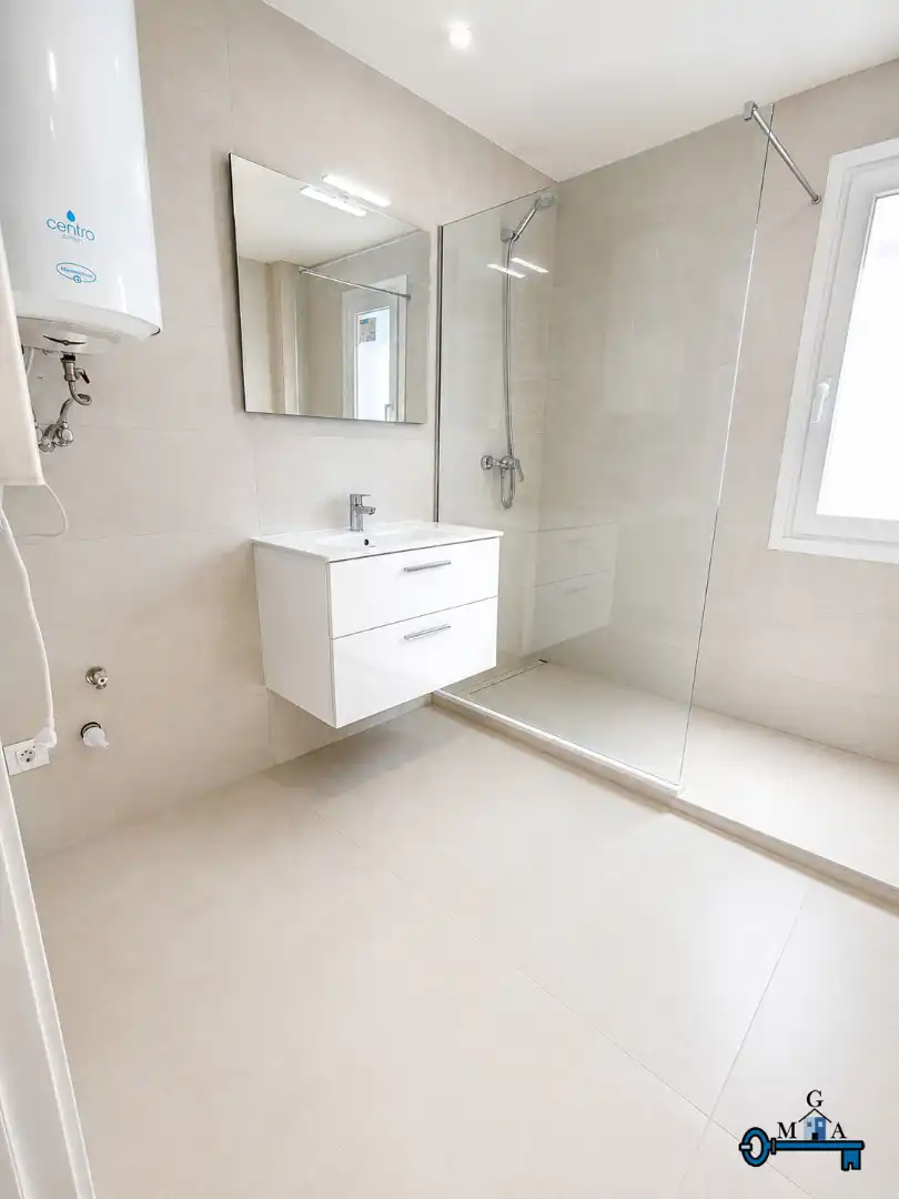 Bathroom of Flat for rent in Fuenlabrada  with Air Conditioner, Heating and Parquet flooring