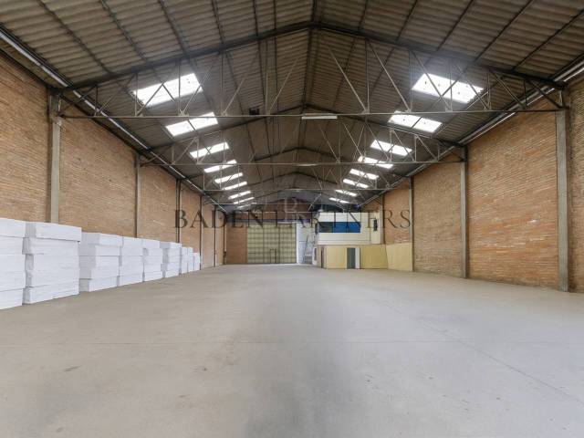 Nave industrial en Venta en Capsades en Centro Comercial - Capsades -  Hospital